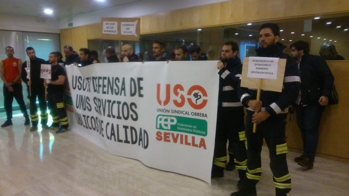 Nueva protesta de los bomberos en la Diputación