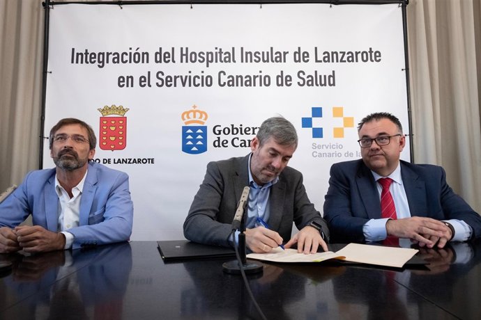 Firma de la integración del personal del Hospital Insular de Lanzarote en el SCS