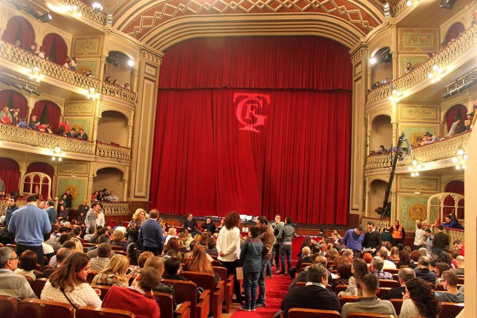 Patio de butacas del Gran Teatro Falla en una sesión de Carnaval