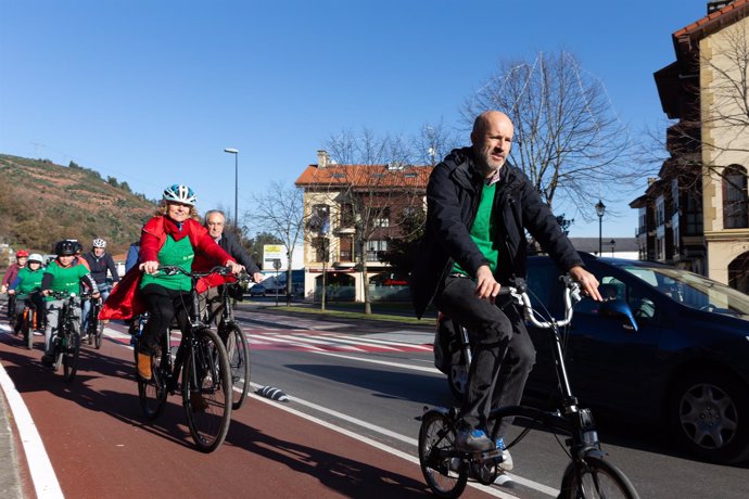 La vicepresidenta en el carril bici