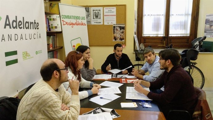 IU aboga por el "retorno digno" de los emigrados