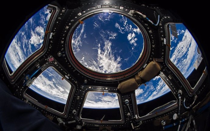 Cúpula acristalada de la Estación Espacial Internacional