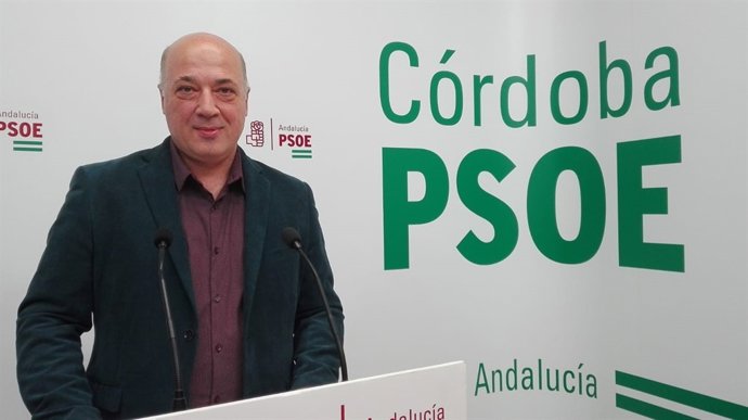 Antonio Ruiz en la sede del PSOE