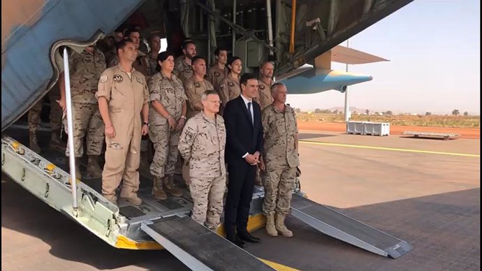 Pedro Sánchez llega a Mali para visitar a las tropas españolas