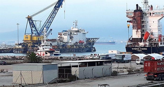 L'Open Arms arribant al port de Crinavis en Sant Roque (Cadis)