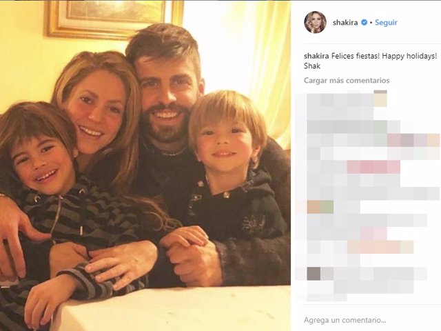 Shakira y Piqué felicitan la Navidad con su postal más familiar