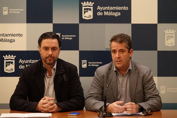 Raúl Jiménez y Carlos Conde en rueda de prensa