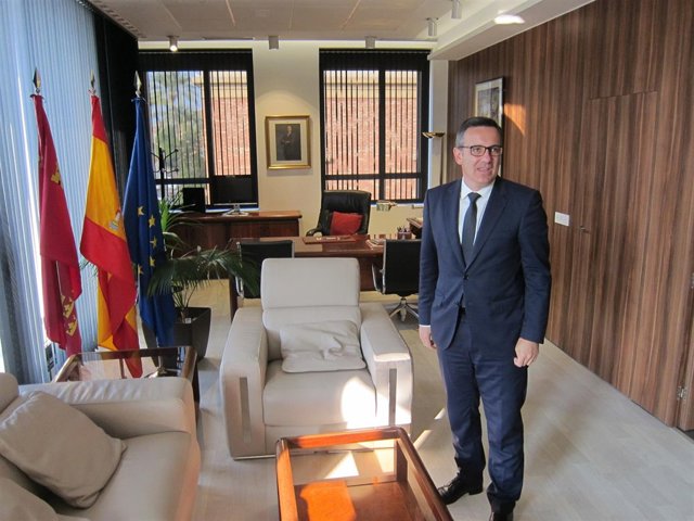 Diego Conesa, En Su Despacho En La Delegación