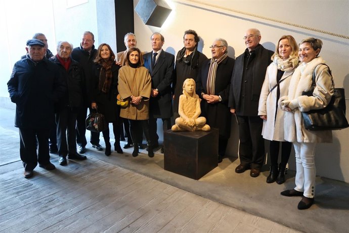 Escultura inaugurada en el pasaje.