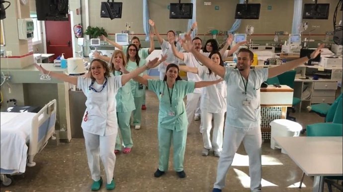 El equipo de Hemodiálisis del Costa del Sol baila para una campaña