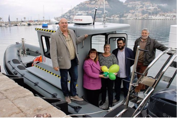 Busquets y Vidal en una de las barcas adquiridas por el Govern