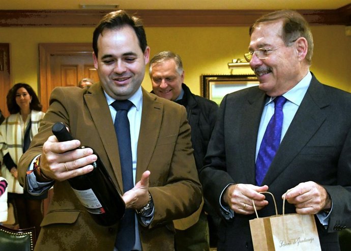 Paco Núñez, presidente PP C-LM, visita Manzanares