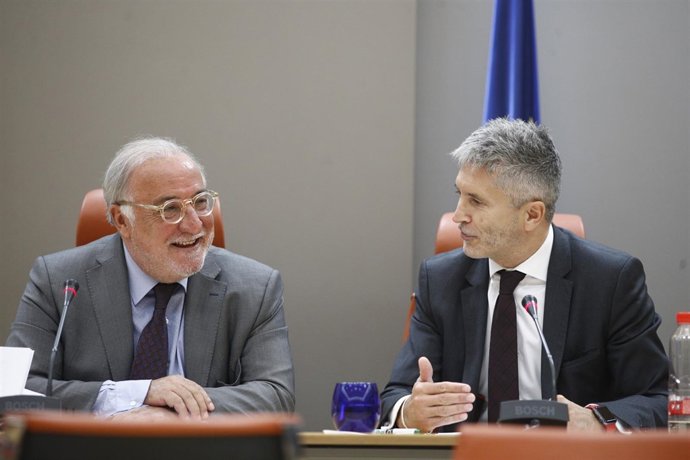 Pere Navarro y Fernando Grande-Marlaska en rueda de prensa en la DGT