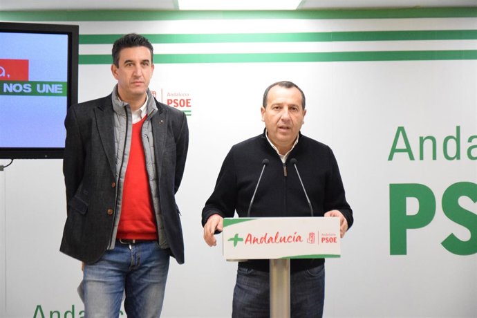 Ruiz Espejo en rueda de prensa con jose antonio gonzález director general