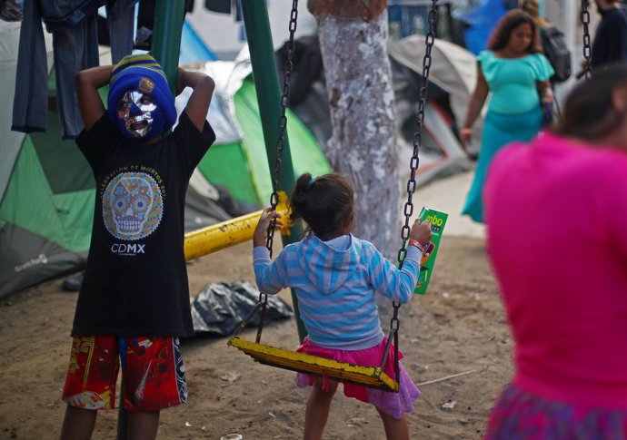 Niños en la caravana de migrantes centroamericanos