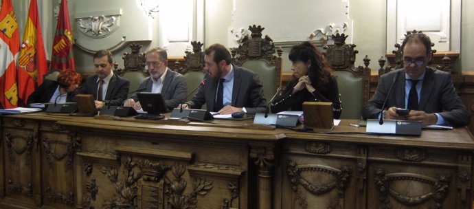 Mesa presidencial del Pleno de Valladolid. 28-12-18