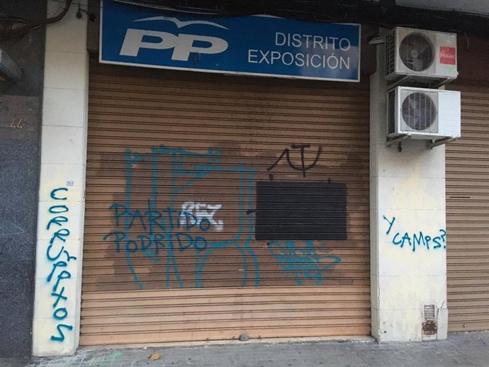 Pintadas del PP en el Distrito Exposición de València