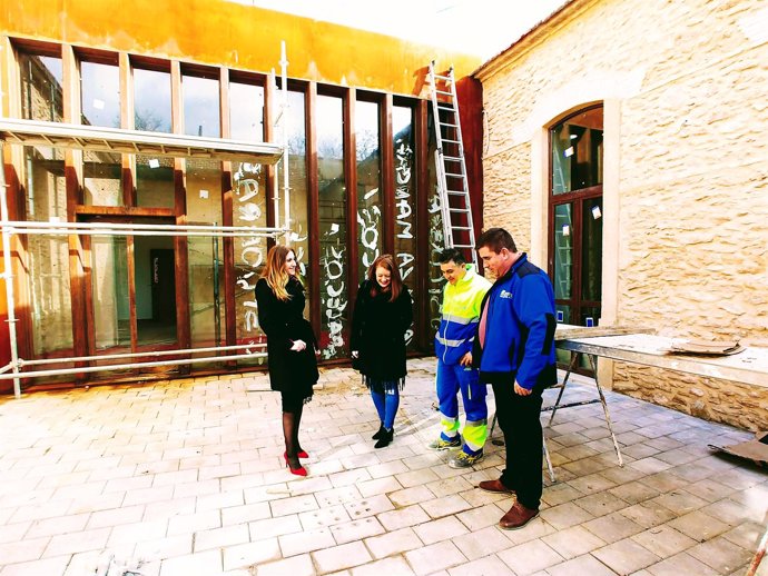 La alcaldesa de Carrión de Calatrava visita las obras del Museo del Vino