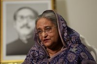 El hijo de Hasina dice que su madre lleva las críticas hacia su autoritarismo "como si fueran una medalla"