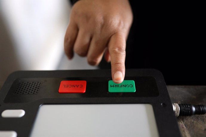 Máquina de votación para los comicios en Bangladesh