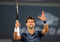 Djokovic comienza la 'temporada' triunfando en la exhibición de Abu Dabi