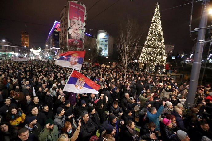 Manifestación de la oposición en el centro de Belgrado