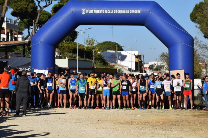 Atletas corren la San SIlvestre de Alcalá de Guadaíra 2018