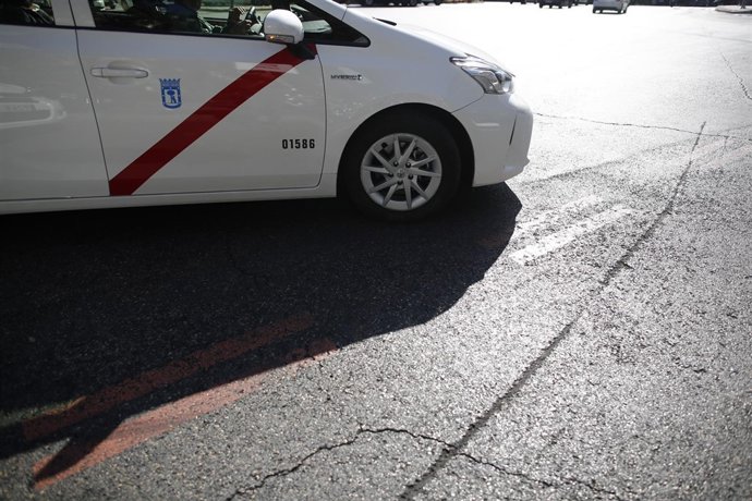 Fotos recursos de carteles de Madrid Central y de líneas naranjas de la nueva or