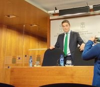 De Rueda (PP) considera un "fracaso con mayúsculas" la política de conectividad aérea del Principado
