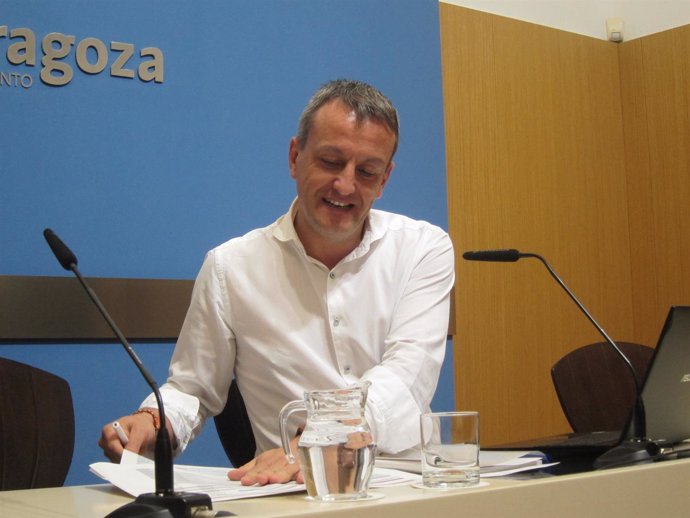 El consejero de Economía y Cultura de Zaragoza, Fernando Rivarés