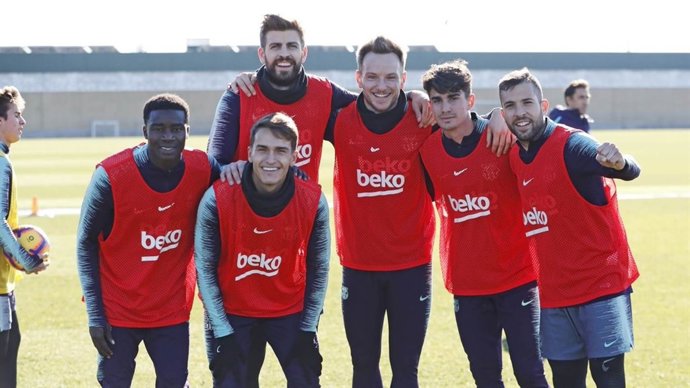 Varios jugadores del FC Barcelona, en el último entrenamiento del año 2018
