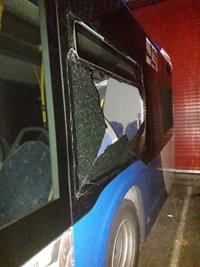 TUA afirma haber sido víctima de un "ataque" a sus autobuses y suspende la reunión con los trabajadores