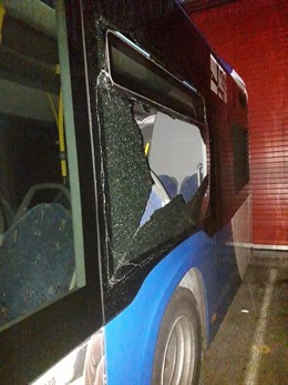 Autobús dañado en TUA