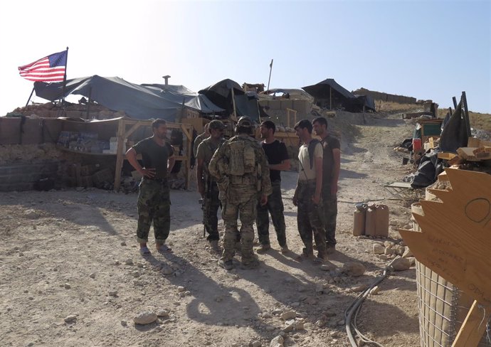 Soldados estadounidenses y afganos en Nangarhar