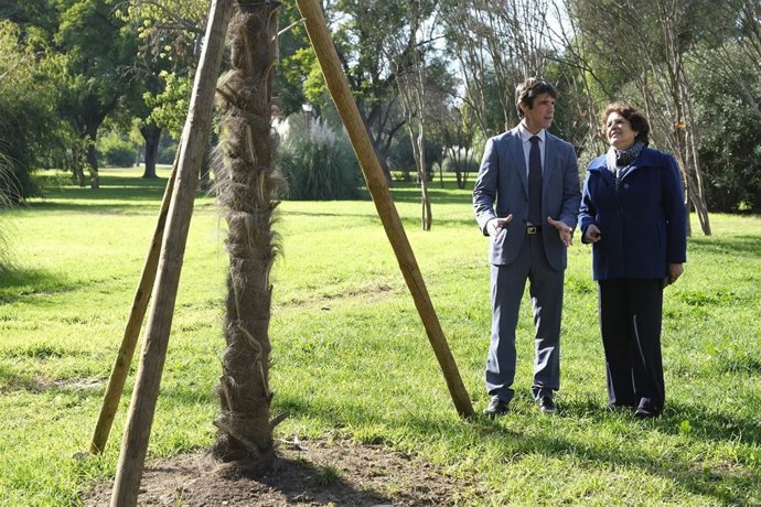 Sevilla 21/12/2018 El Delegado De Parques Y Jardines, David Guevara Y La Delegad