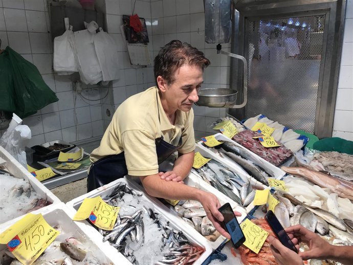 Una parada del mercado del Bess usa el pago en recs