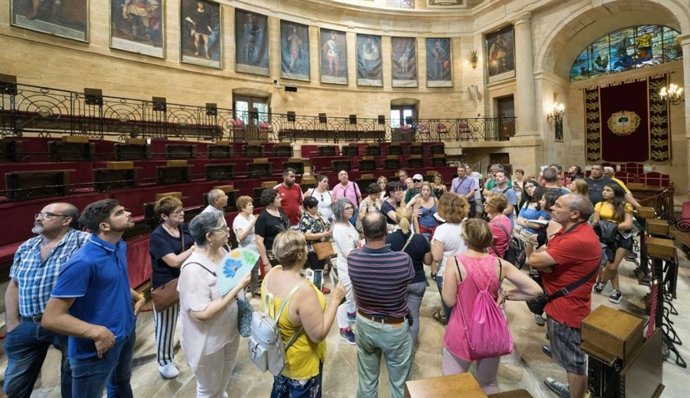 Visitas turísticas a la Casa de Juntaas Gernika.