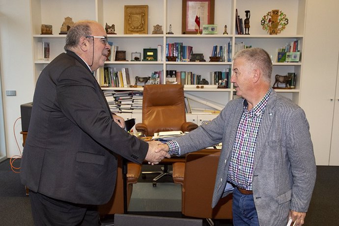 Oria recibe al alcalde de Villaescusa