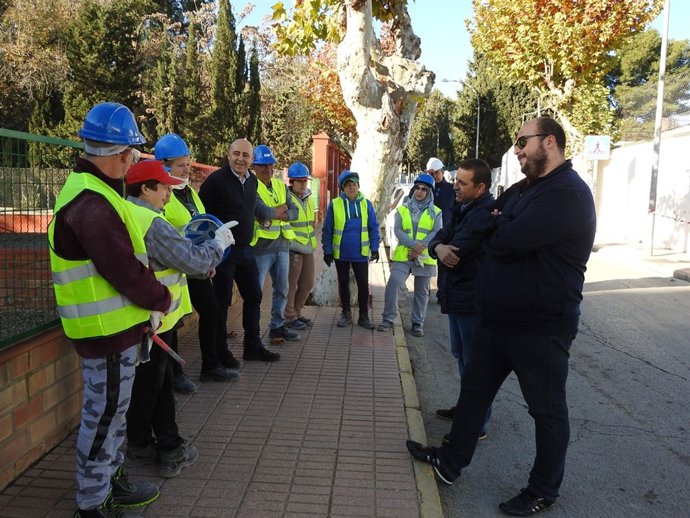 Guillermo Casquet y Domingo Fernández, en una visita a las obras del PFEA.
