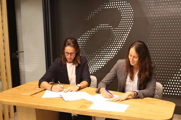 Gemma Triay y Lucía Sainz fichan por ASICS pádel