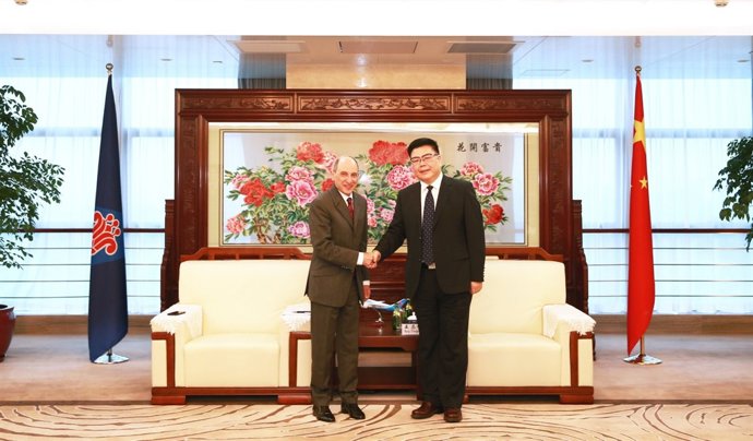 Al Baker, Qatar Airways, compra acciones China Southern Airlines