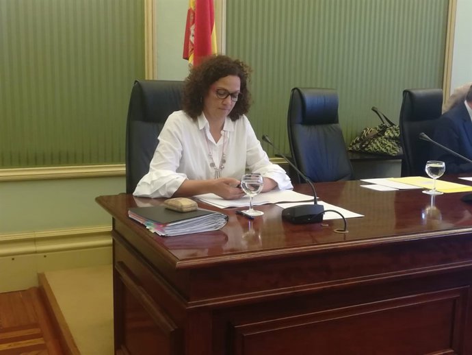 La consellera Catalina Cladera a l'inici de la compareixena