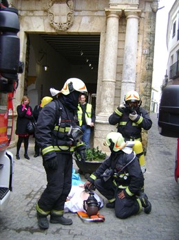 Los bomberos de Carmona en uno de sus servicios