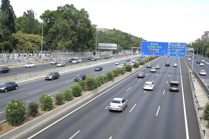 Fotos de recurso de coches, taxis, VTC, gruas, tráfico, carreteras, autovías