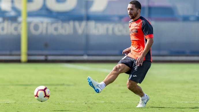 Manuel Iturra en un entrenamiento con el Villarreal CF