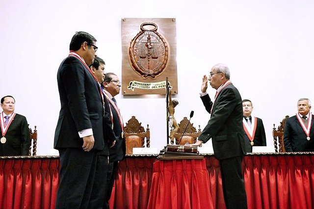 Pedro Chávarry jurando su cargo como Fiscal General de Perú