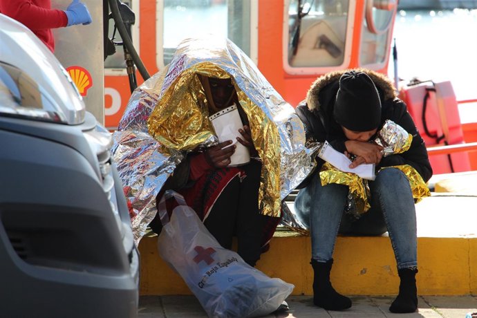 Llega una patera con cinco mujeres y dos menores a Chafarinas, la sexta en menos