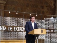 Vara dice que "hay que seguir trabajando para disminuir" el desempleo en Extremadura y no "autocomplacerse"