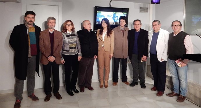 Guardiola junto a algunos de los compositores y participantes en disco