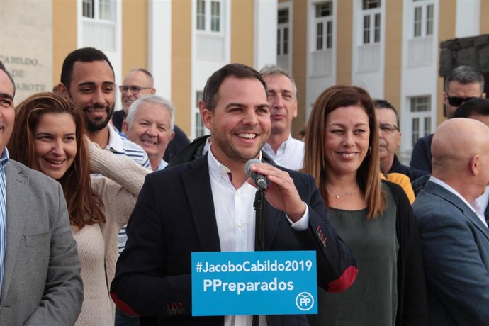 Jacobo Medina junto a Astrid Pérez